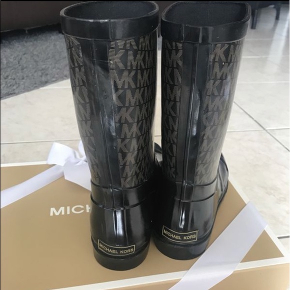 Michael Kors boots - Picture 2 of 4